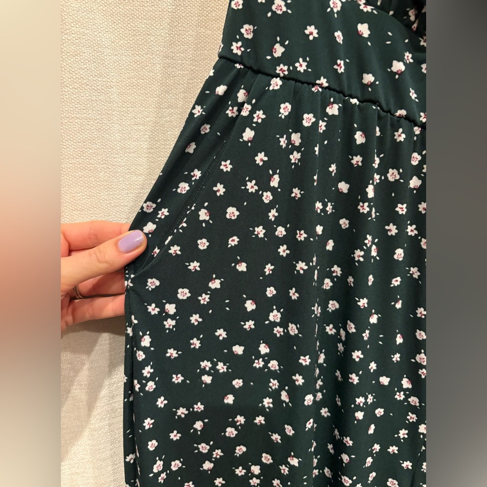 Super comfy green jumpsuit/romper wide leg v neck spaghetti strap and tie waist